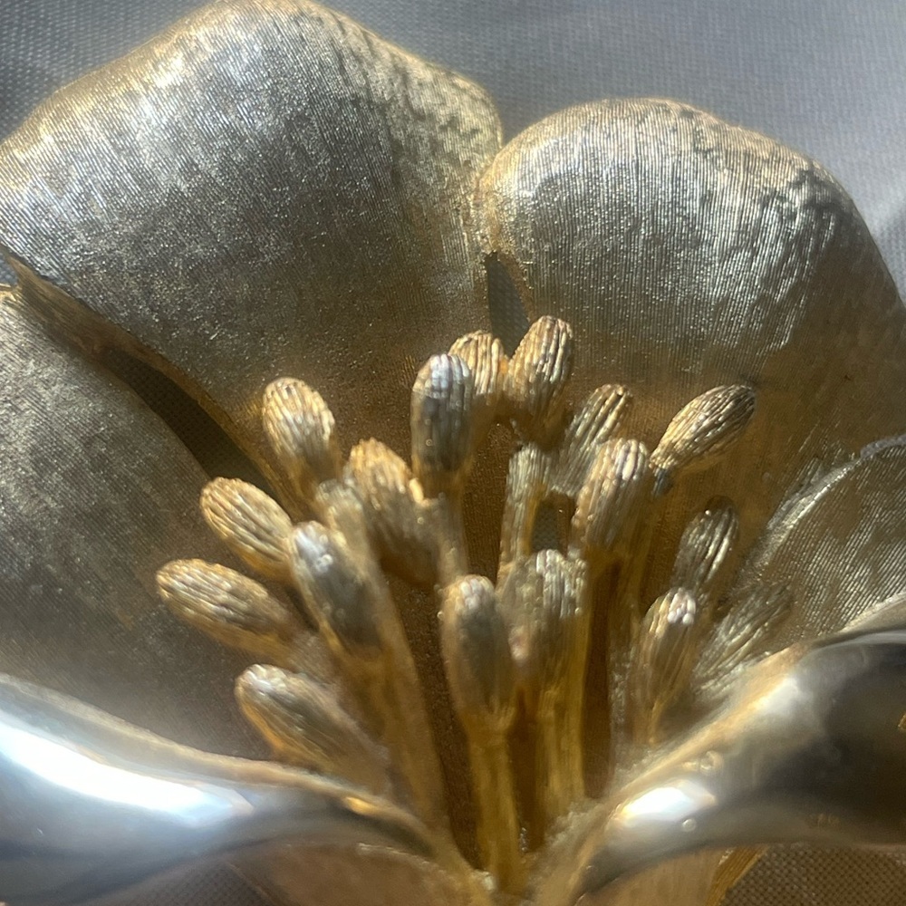 Vintage Brooks Two-Tone Floral Brooch | Sculptural Gold Tone Pin - Picture 4 of 9